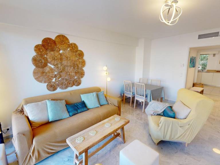 Apartment with pool — photo 4