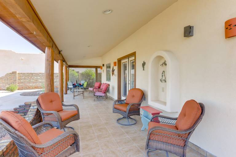 Mtn View Casita w Rooftop Deck & Patio in Yuma