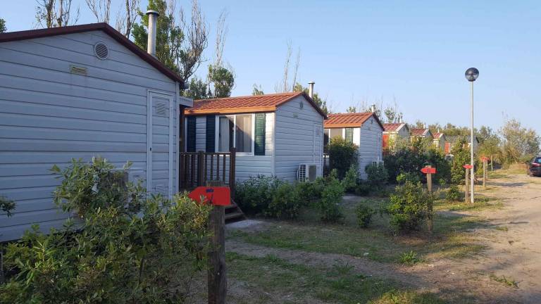 Mobile home with garden, terrace & pool — photo 3