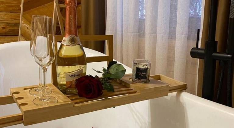 Chalet with jacuzzi — photo 3