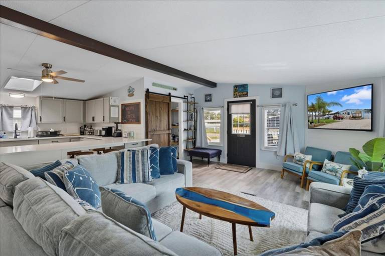 4BR Coastal Pool Cottage Golf Cart Kayaks — photo 4