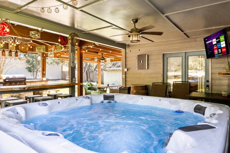 The Rustic Soak Farmhouse — photo 3