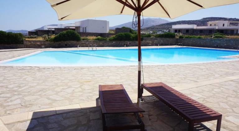 Charming villa with patio, garden & pool | Perfect for remote work | Pets allowed — photo 3