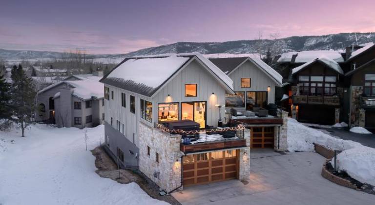 House with hot tub, barbecue & yard in Steamboat Springs, CO