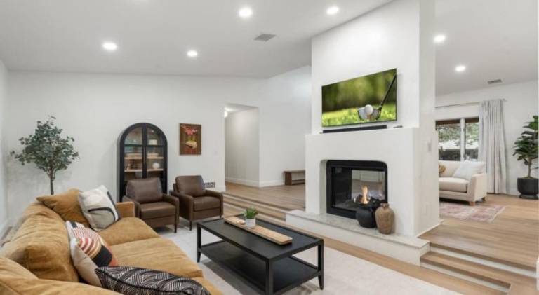 House with hot tub — photo 4