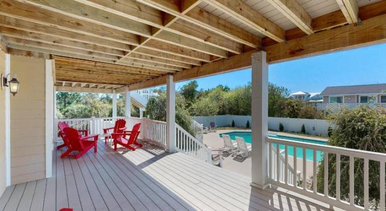 House with hot tub & pool — photo 5