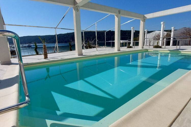 Rental apartment with yard & pool | Sea view — photo 2