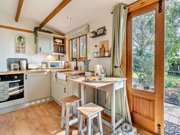 Lovely cottage with hot tub, garden & sauna | Pets are welcome — photo 4