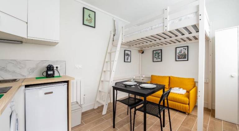 Holiday apartment with 1 room for 2 persons in Clichy