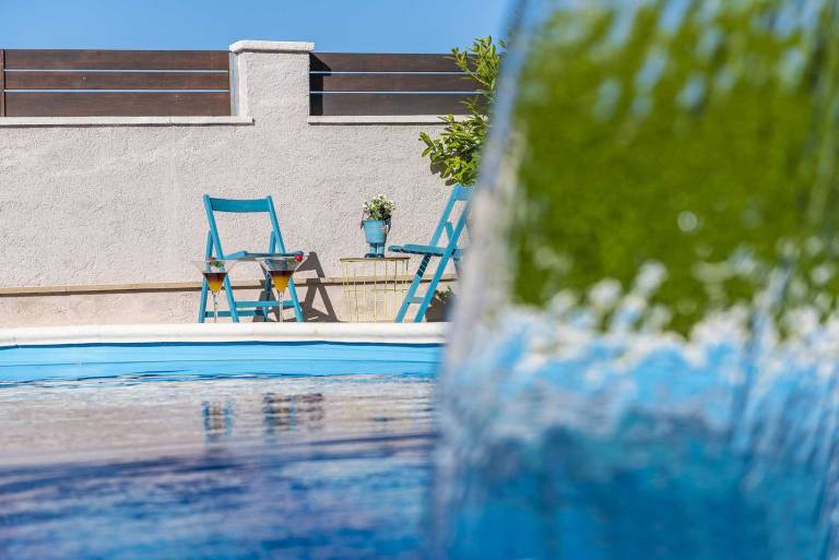 House with barbecue, yard & patio | Pool view — photo 5
