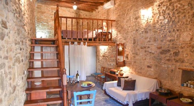 Stone house — photo 2