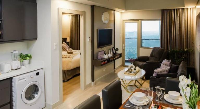 Le Martell 1BR BGC Condo Unit - Infinity Pool & Gym Access with 360 City View — photo 2