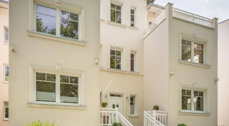 Apartment with patio — photo 3