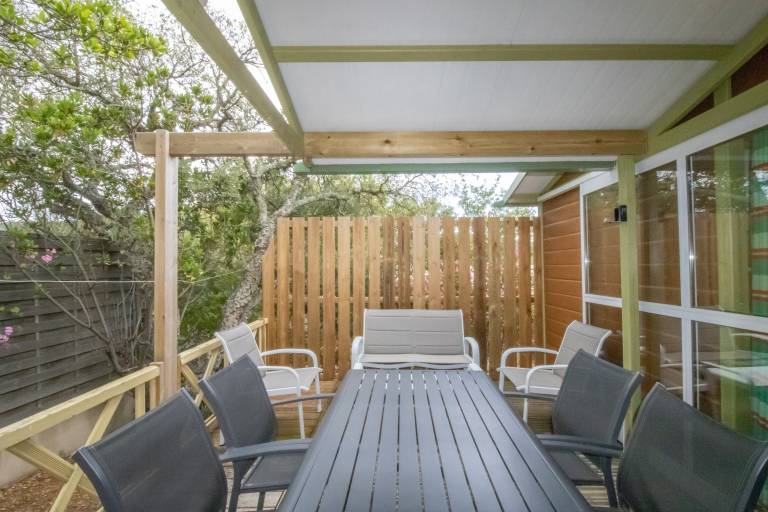 Child-friendly beautiful chalet with BBQ, patio & pool | Garden view | Pets are welcome — photo 4