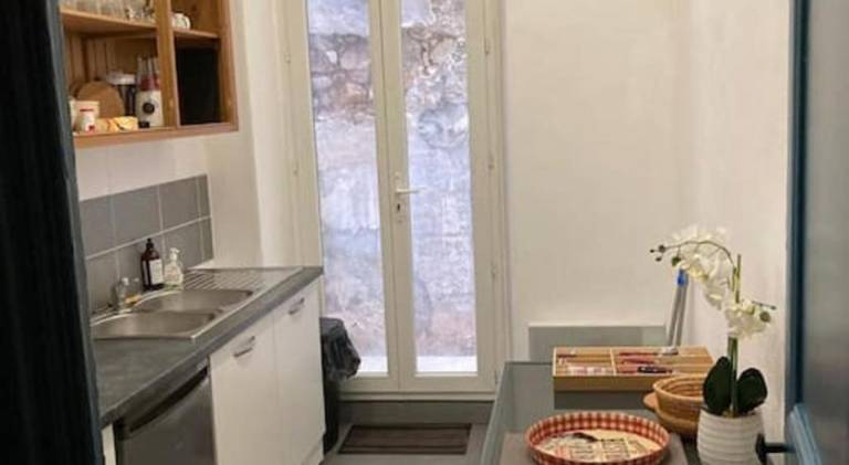 Fully equipped apartment with patio | Next to Notre-Dame de la Garde | Perfect for remote work | Pet-friendly — photo 2