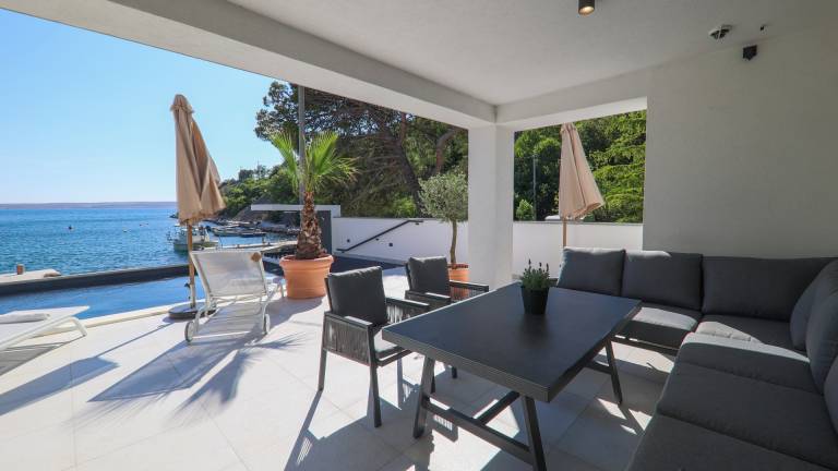 Villa Palazzo Maestral beachfront by Villas Guide — photo 3