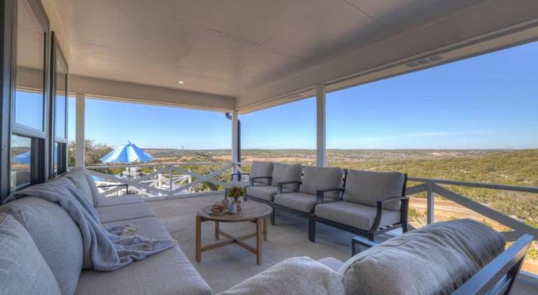 Vacation home with jacuzzi | Pet-friendly — photo 3