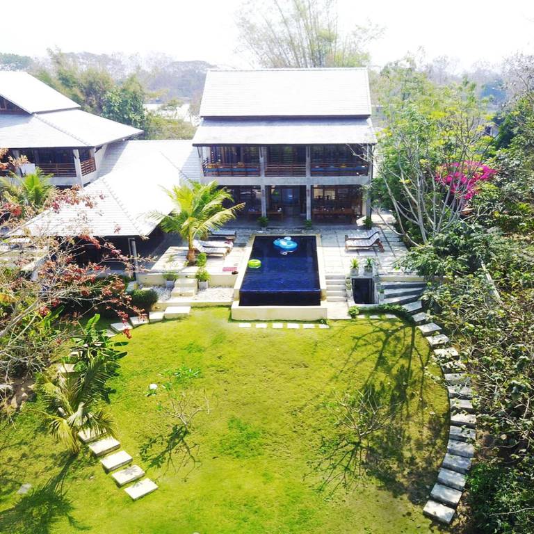Villa with terrace, pool & garden | Perfect for remote work | Dogs allowed in Mae Rim