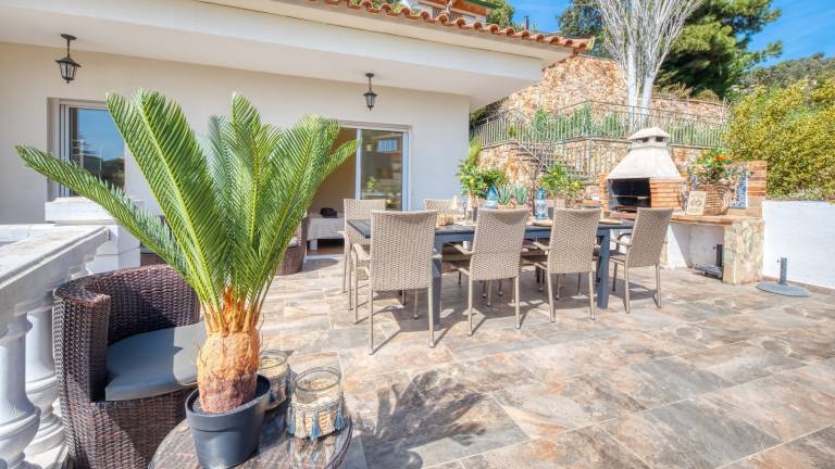 Villa with yard, private pool & barbecue | Mountain view — photo 3