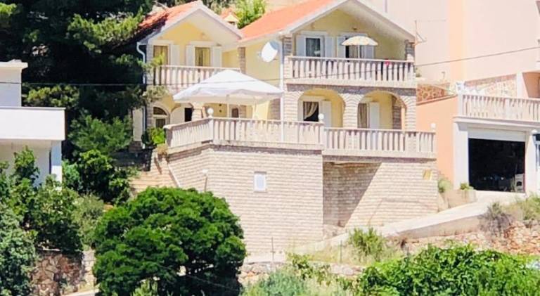 HVAR BEACH VILLA in Jelsa