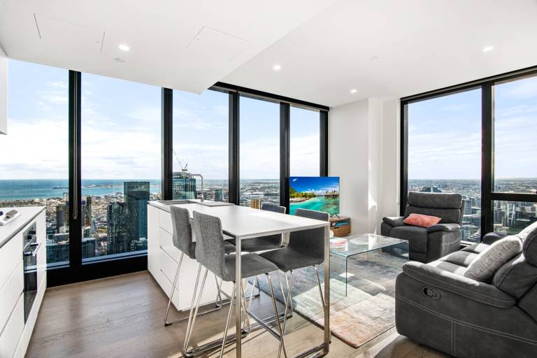 Stylish City Apartment with Expanding City Views
