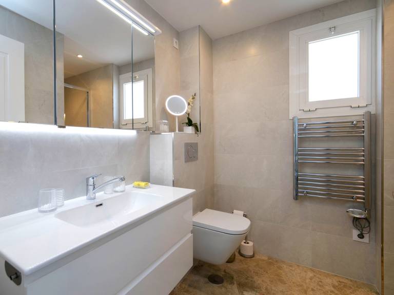 Holiday apartment with pool & patio | Sea view | Suitable for remote work — photo 4