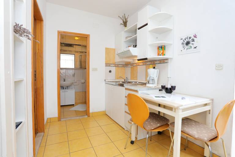 One bedroom apartment with terrace and sea view Postira, Brač (A-2913-b) — photo 3