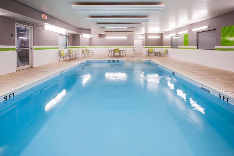 La Quinta Inn & Suites by Wyndham Elkhart — photo 3
