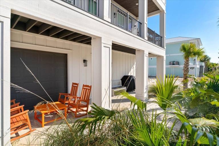 Fully equipped beautiful vacation home with grill, pool & hot tub | Close to the beach | Pets are welcome — photo 5