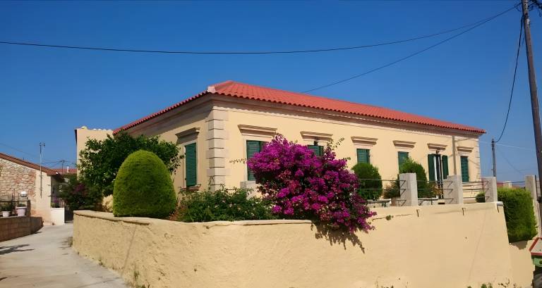 Traditional Country House with Shared Terrace, Wi-Fi, and Air Conditioning — photo 2