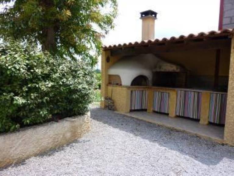 Gite with patio & barbecue — photo 3