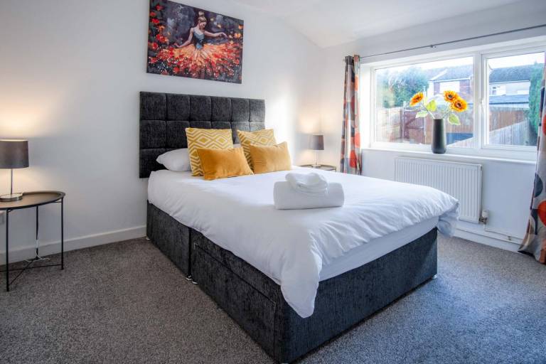 Family-oriented vacation home with hot tub & garden | Pet-friendly in Swansea