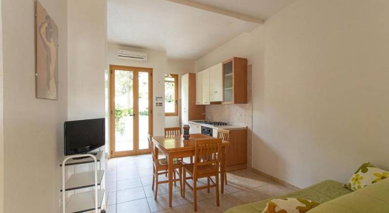 Vacation home with patio & garden | Beach nearby | Dogs allowed — photo 2