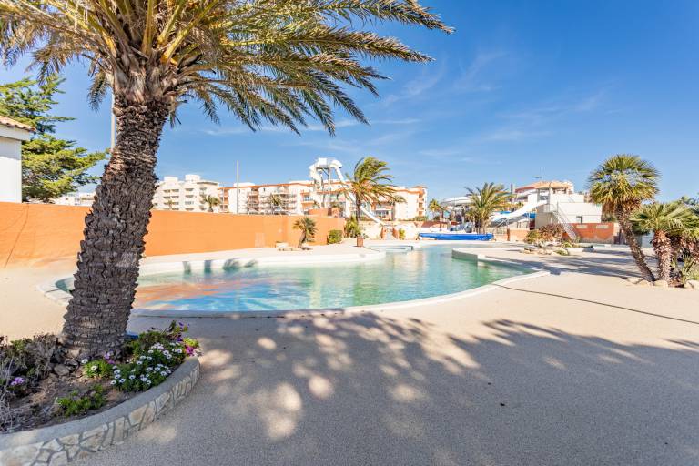 Fully equipped apartment with pool, terrace & yard | Next to the beach | Pet-friendly — photo 3