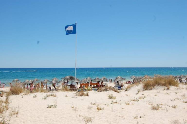 Cabanas T1 Apartment with Balcony & BBQ – 8min Walk to Beachfront in Tavira
