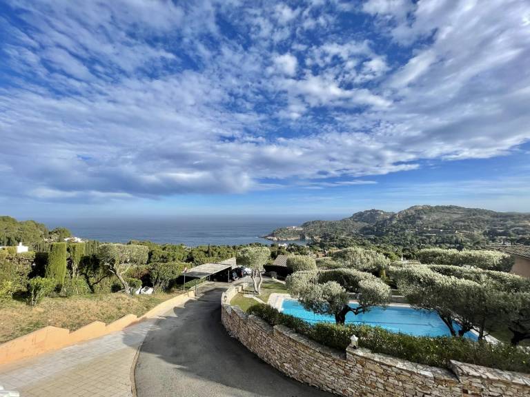 Wonderful apartment with terrace, pool & yard | Sea view | Dogs allowed — photo 4