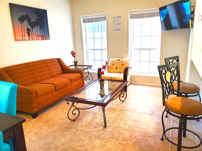 Sun Ray 1A - Pet Friendly, 3min Walk to Beach — photo 4