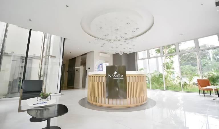 Holiday apartment with garden & pool in Makati