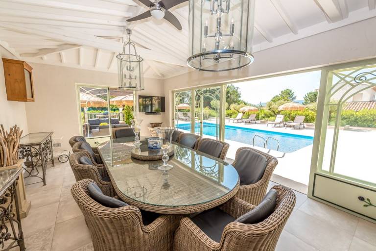 Family-oriented villa with patio, BBQ & garden | Pet-friendly — photo 4