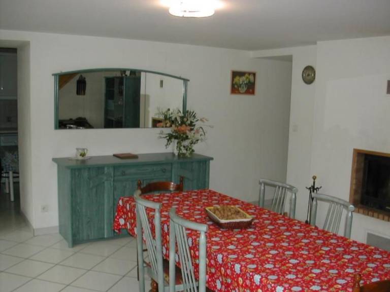 Fully equipped vacation home with BBQ, patio & pool | Pets allowed — photo 5