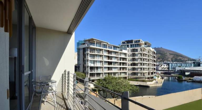 410 & 214 Harbour Bridge Luxury Apartments — photo 4