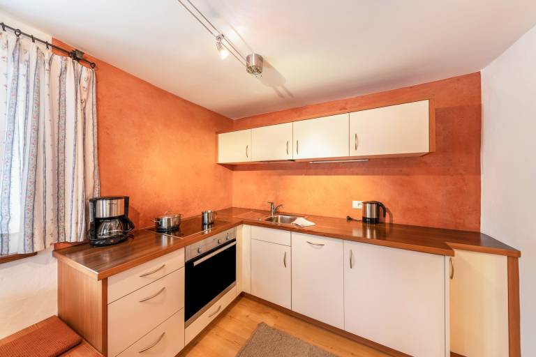 Children-friendly charming rental apartment with patio, BBQ & fast internet | Garden view | Pet-friendly — photo 3