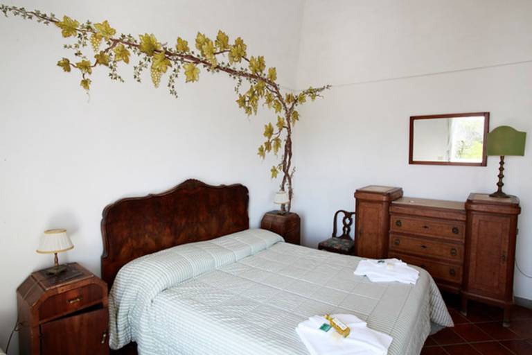 Le Tore – Minucciola Apartment with Shared Terrace & Garden, Wi-Fi — photo 2
