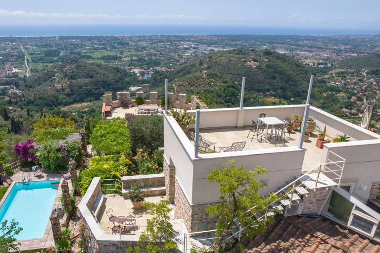 Villa with patio, grill & yard | Panoramic view — photo 2