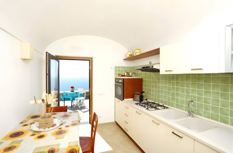 Olimpo Holiday Home with Sea and Mountain Views in Agerola