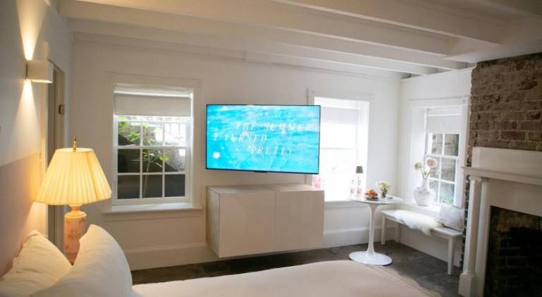 Vacation home with pool — photo 2