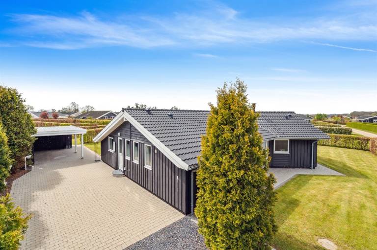 House with barbecue, terrace & jacuzzi — photo 4