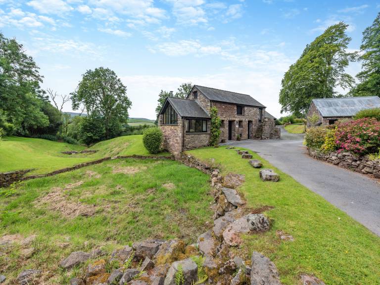Family-oriented cottage with terrace & yard | Pets allowed in Carmarthen