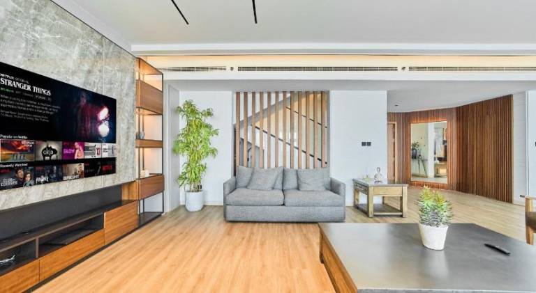 Apartment with pool — photo 3