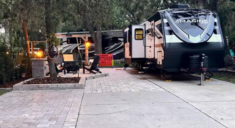 Camper RV in River Ranch